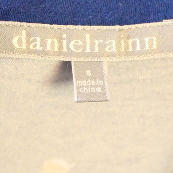 Daniel Rainn Women’s Small Blue Floral Blouse Short Sleeve Split Neck Top - Picture 2 of 8